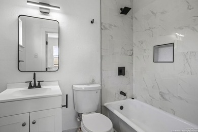 Prime Location!! This Fourplex is a great investment or house - photo 12