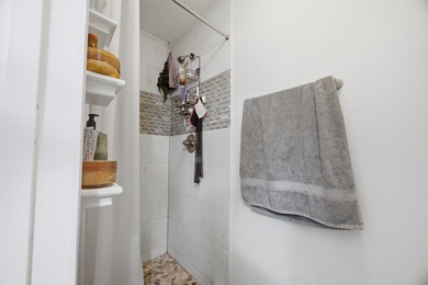 ***Home Sweet Home*** Welcome to this beautifully UPDATED 3 - photo 25