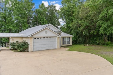 Experience lakefront living on Lake Eufaula with this fully - photo 41
