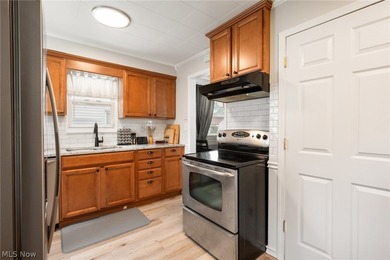 Welcome to this beautifully updated and meticulously maintained - photo 12