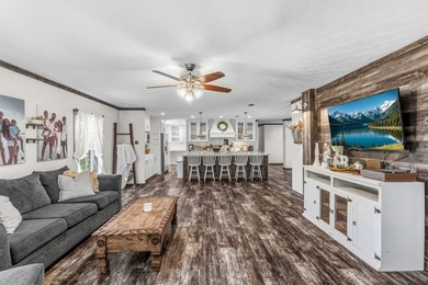 Charming 2020 manufactured farmhouse-style home on nearly an - photo 2