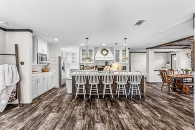 Charming 2020 manufactured farmhouse-style home on nearly an - photo 5