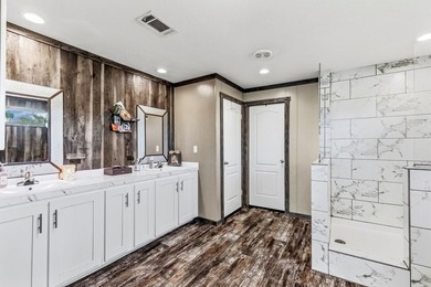 Charming 2020 manufactured farmhouse-style home on nearly an - photo 9