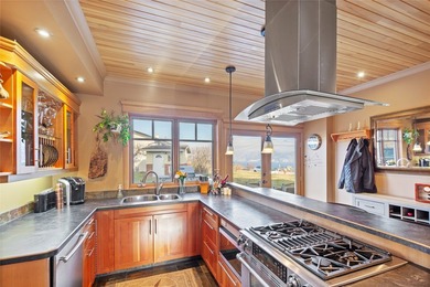 Great opportunity to own a heritage home in Summerland. This - photo 11
