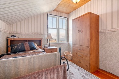 Great opportunity to own a heritage home in Summerland. This - photo 17
