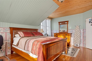 Great opportunity to own a heritage home in Summerland. This - photo 18