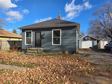 Red Rock Lake Home Sale Pending in Knoxville Iowa