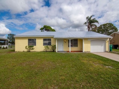 (private lake, pond, creek) Home For Sale in Port Saint Lucie Florida