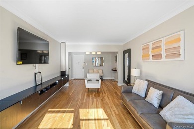 The Versailles a move-in ready 1 bedroom/1 bathroom Co-op in the - photo 2
