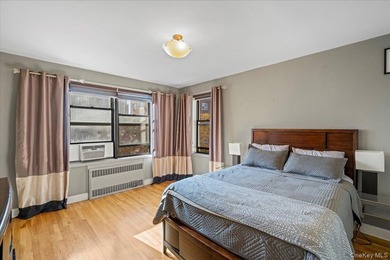 The Versailles a move-in ready 1 bedroom/1 bathroom Co-op in the - photo 5