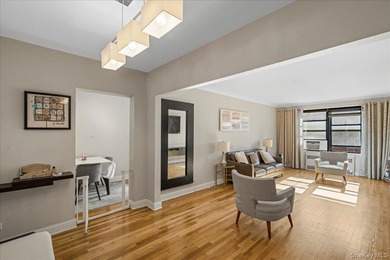 The Versailles a move-in ready 1 bedroom/1 bathroom Co-op in the - photo 10
