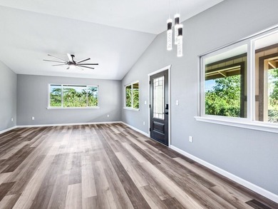 Well-maintained 3BD/2BA home on a concrete slab foundation - photo 5