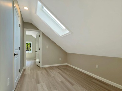Final price drop! Gorgeous, exceptionally renovated 3+ bedroom - photo 15
