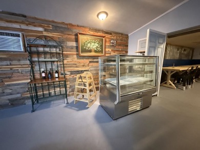 Great business opportunity in a popular tourist town! Revamped