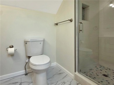 Final price drop! Gorgeous, exceptionally renovated 3+ bedroom - photo 16