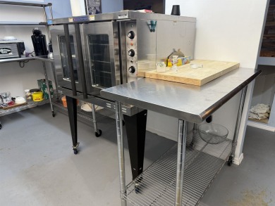 Great business opportunity in a popular tourist town! Revamped