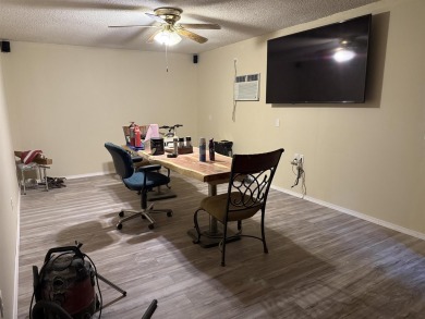 Great business opportunity in a popular tourist town! Revamped