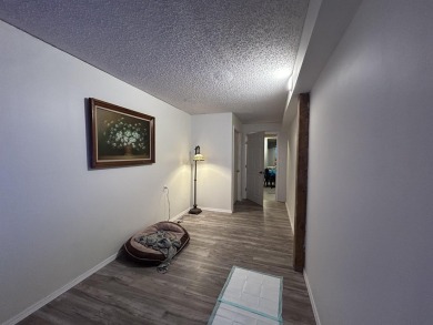 Great business opportunity in a popular tourist town! Revamped