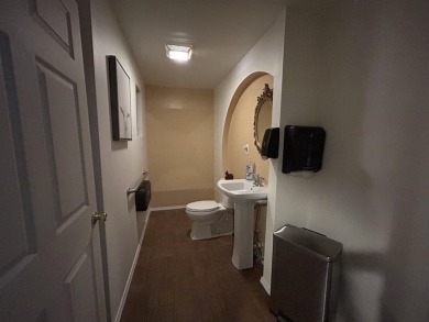 Great business opportunity in a popular tourist town! Revamped