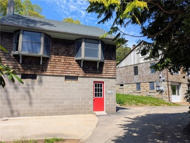 Final price drop! Gorgeous, exceptionally renovated 3+ bedroom - photo 27