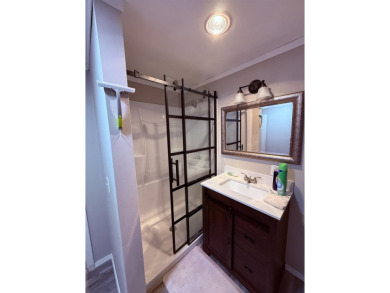 Great business opportunity in a popular tourist town! Revamped