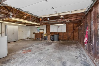 Beautiful well maintained one owner home. New roof, New windows - photo 31