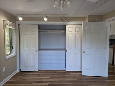 Final price drop! Gorgeous, exceptionally renovated 3+ bedroom - photo 31