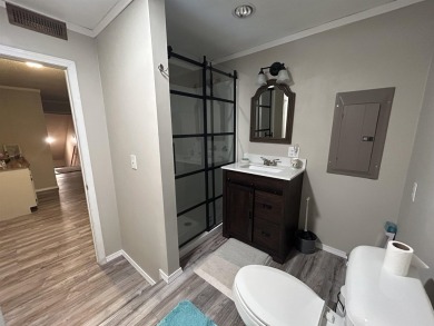 Great business opportunity in a popular tourist town! Revamped