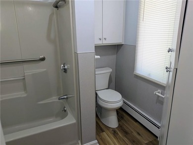 Final price drop! Gorgeous, exceptionally renovated 3+ bedroom - photo 32