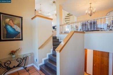 Enjoy the perfect combination of comfort and style in this - photo 3