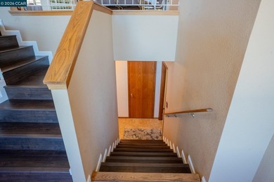 Enjoy the perfect combination of comfort and style in this - photo 4