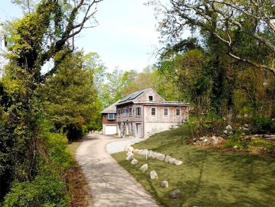 Final price drop! Gorgeous, exceptionally renovated 3+ bedroom - photo 34