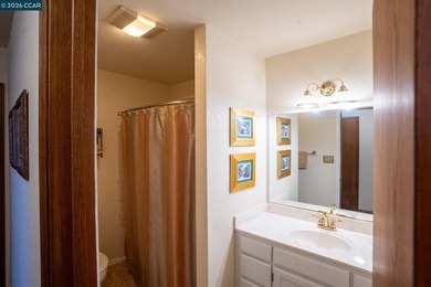 Enjoy the perfect combination of comfort and style in this - photo 8