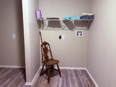 Great business opportunity in a popular tourist town! Revamped