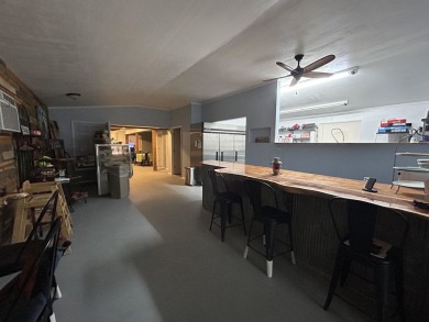 Great business opportunity in a popular tourist town! Revamped