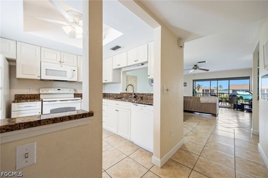 Boater's Paradise in the heart of Southeast Cape Coral! Enjoy - photo 4
