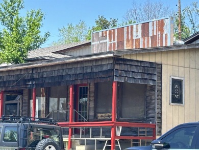 Great business opportunity in a popular tourist town! Revamped