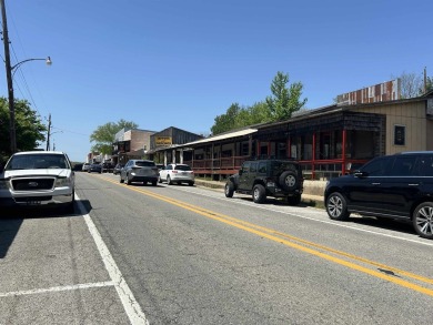 Great business opportunity in a popular tourist town! Revamped