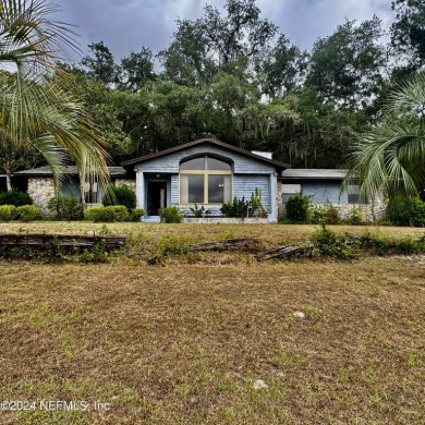 Clear Lake - Putnam County Home For Sale in Hawthorne Florida