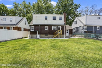 Extremely well-maintained 2-family Cape in the heart of Dongan - photo 33