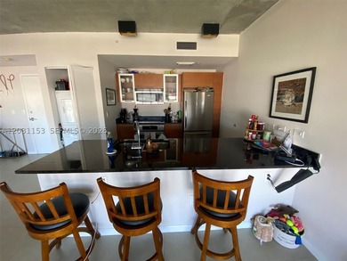 Spacious loft-style 1-bedroom, 1.5-bath residence in Midtown 2 - photo 4