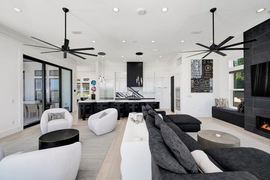 Perfectly positioned on the bay and masterfully constructed by - photo 11