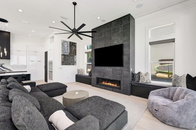 Perfectly positioned on the bay and masterfully constructed by - photo 12