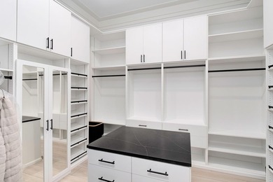 Perfectly positioned on the bay and masterfully constructed by - photo 25