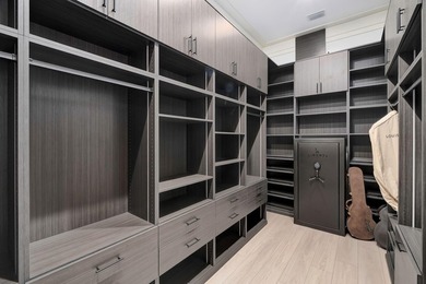 Perfectly positioned on the bay and masterfully constructed by - photo 26