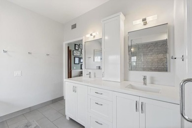 BIRD ROCK SUMMER RENTAL - House & Studio Cottage. Tucked away in - photo 29
