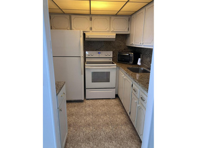 1 Bedroom, 1 Bath, 2nd floor unit. Great refreshed unit, brand - photo 9