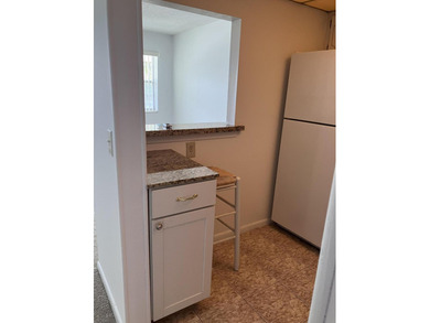 1 Bedroom, 1 Bath, 2nd floor unit. Great refreshed unit, brand - photo 10
