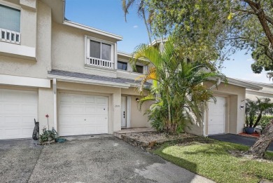 Lake Townhome/Townhouse For Sale in Deerfield Beach, Florida