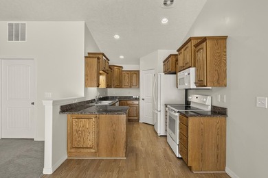 Welcome to 1262 Heber Avenue. This turnkey, well-maintained home - photo 15